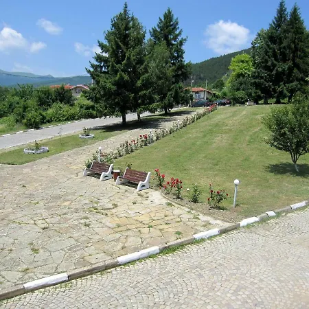 Gnezdo * Shipka